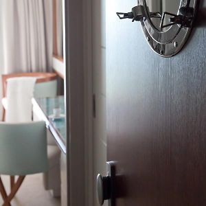 Kamer met een King Size Bed en Uitzicht op de Stad